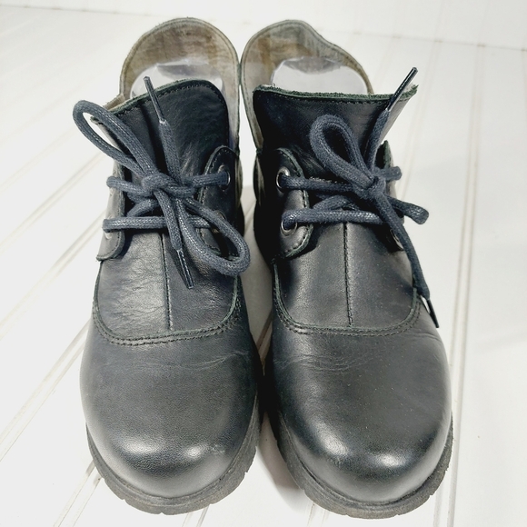 Born Women's Black Leather Lace Up Ankle Bootie F788 - Picture 10 of 13